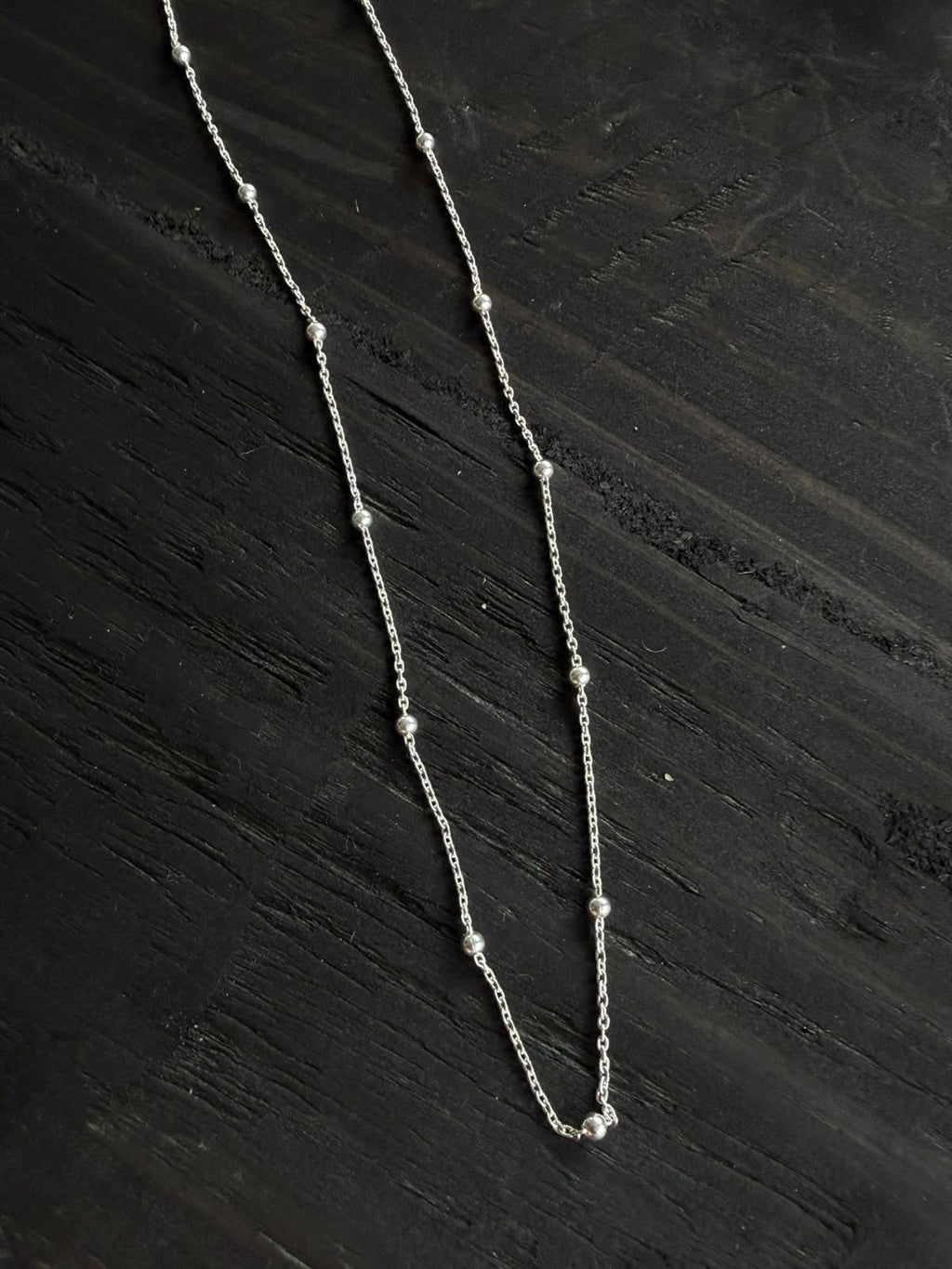 Cadena de plata satélite