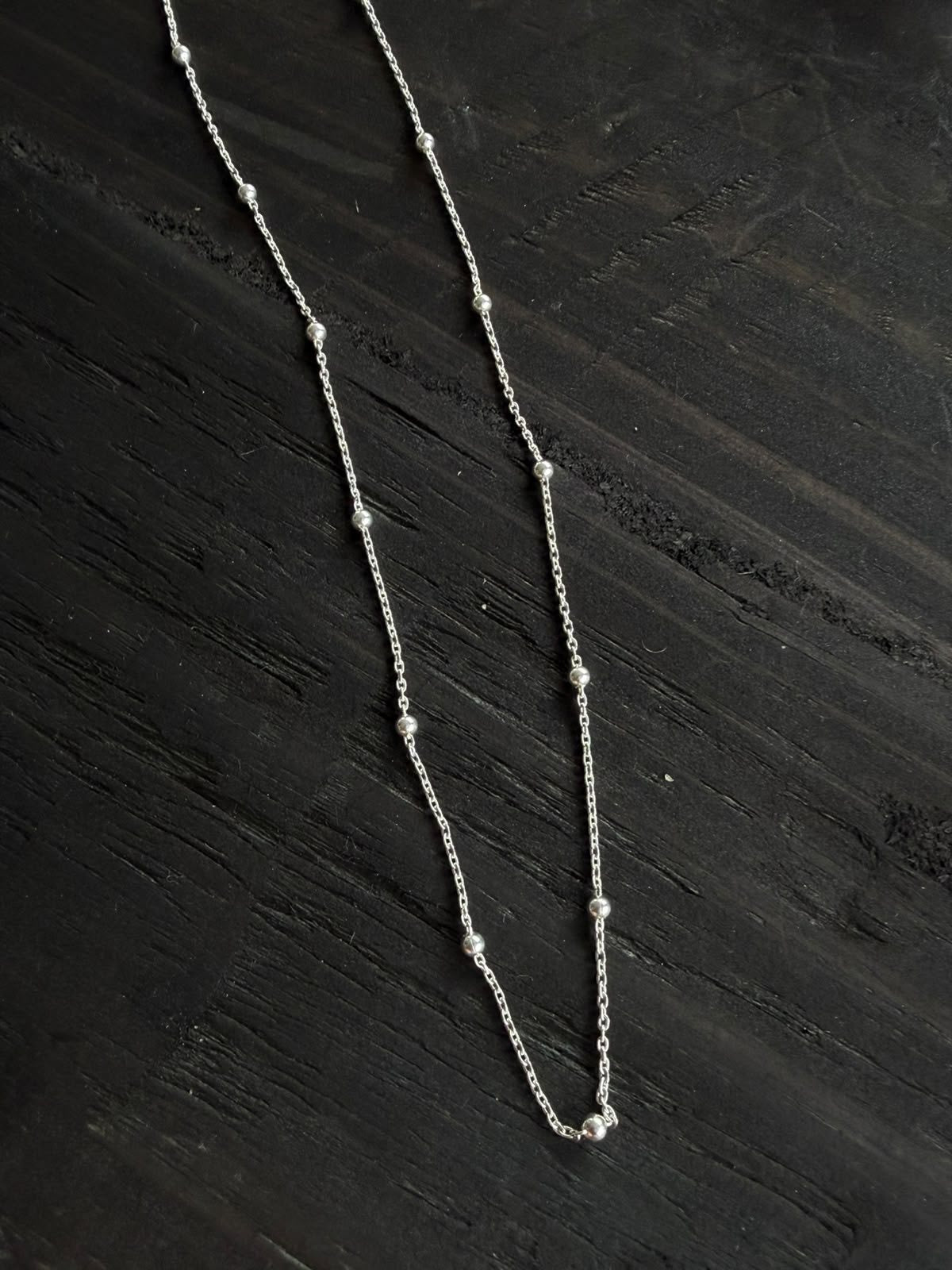 Cadena de plata satélite