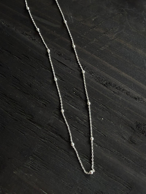 Cadena de plata satélite