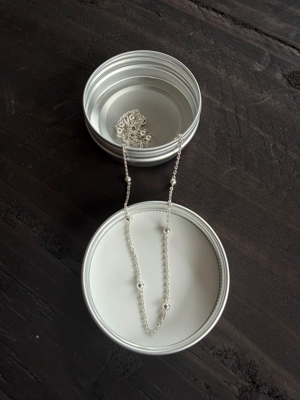 Cadena de plata satélite