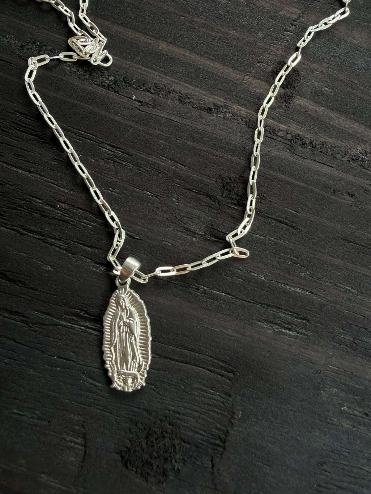 Collar eslabón con Virgen de Guadalupe