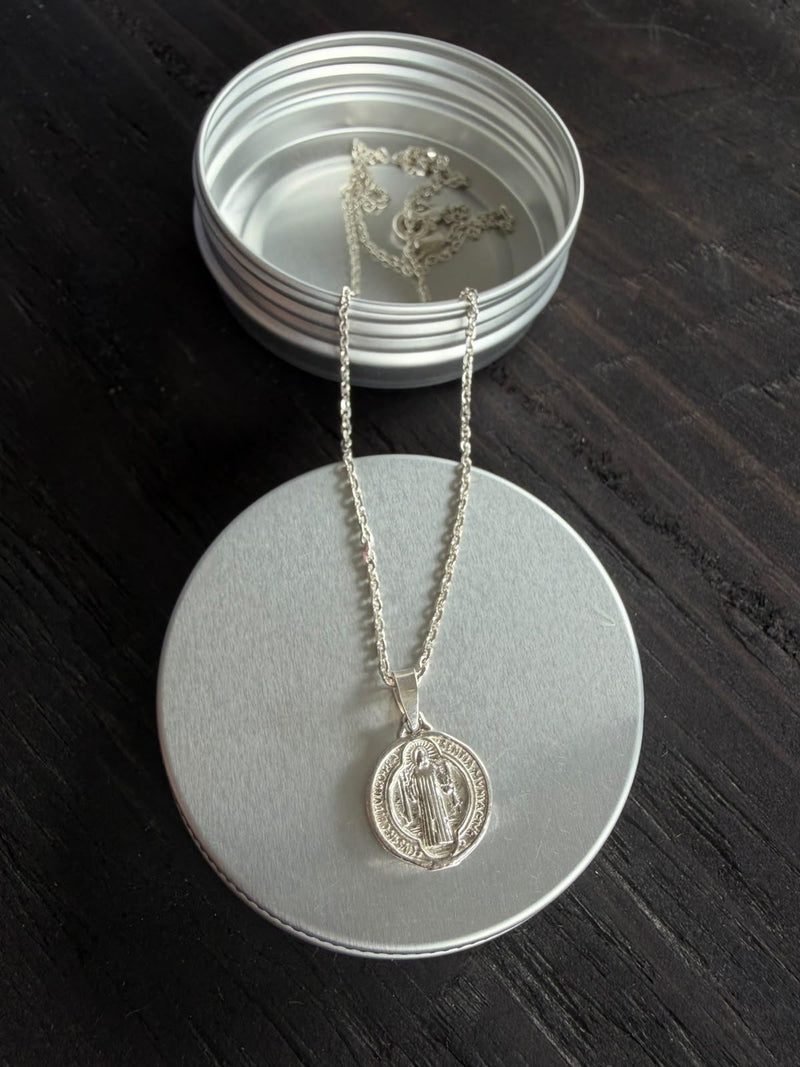 Collar San Benito: cadena y medalla