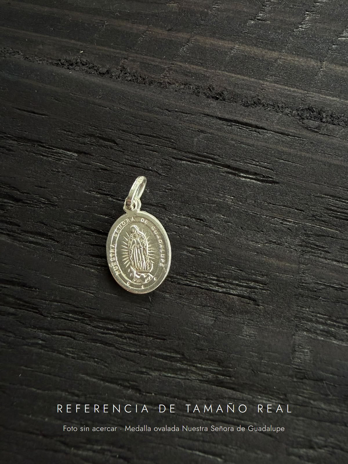 Referencia de tamaño real: Medalla ovalada Nuestra Señora de Guadalupe (foto sin acercar)