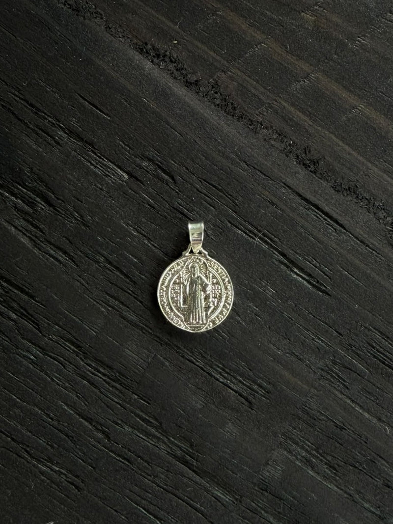 Medalla San Benito con capuchón
