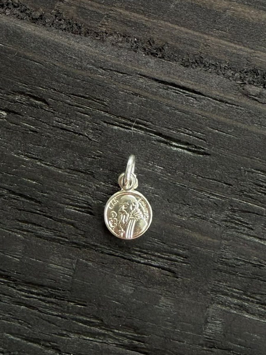 Medalla pequeña San Benito de busto con argolla